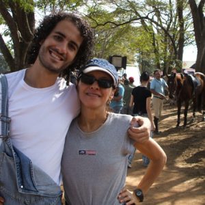 ANNAMARIA DIAS E RENATO SIMÕES ASSISTENTE DE DIREÇÃO EM GRAVAÇÃO EXTERNA DA NOVELA REVELAÇÃO